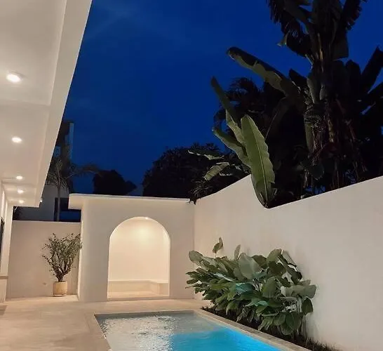 In 4 Bedrooms Villa